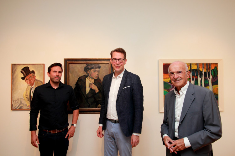 Abbildung: Florian von Hayek (Behnisch Architekten), Staatsminister Markus Blume, MdL, Vorsitzender der Buchheim Stiftung Dr. Walter Schön